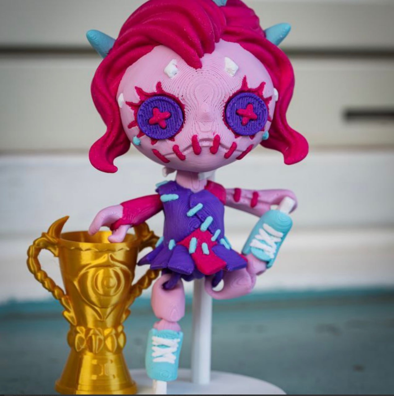 TwistyPrints-可活动的诡异娃娃花样滑冰运动员